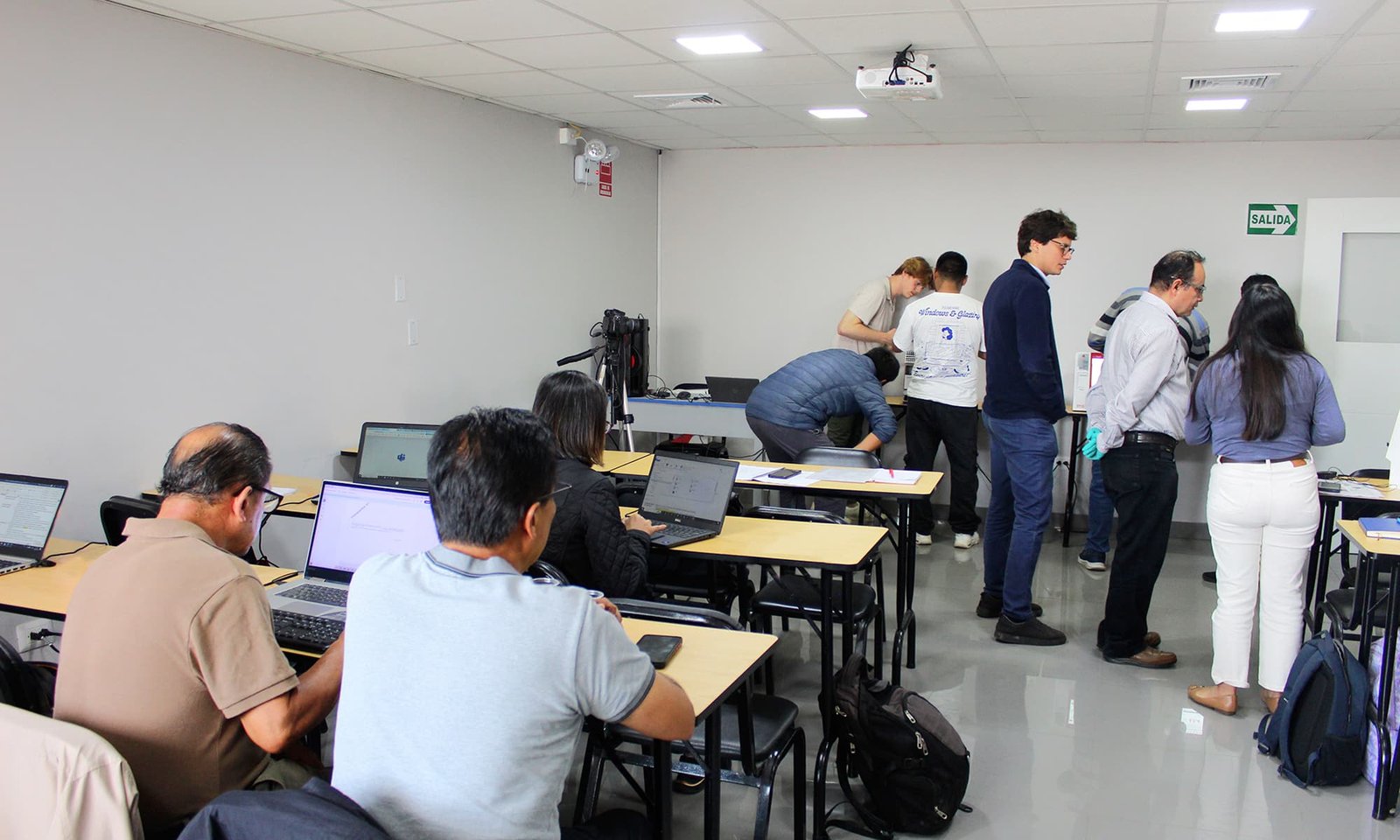 Sala de eventos corporativos en Lima espacio amplio